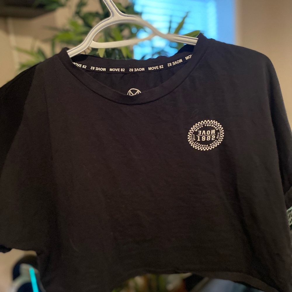 a black cropped shirt #casual #athletic